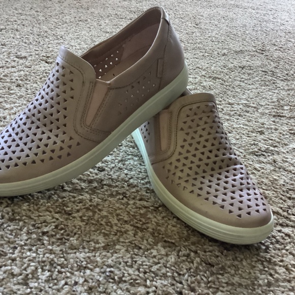 ECCO Leather Perforated Slip On Sneaker US SZ 7 GRAY ROSE - Picture 4 of 5